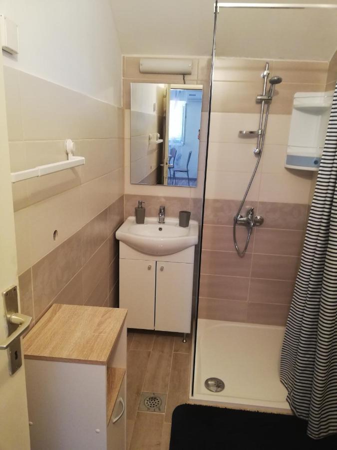 Apartments Lucija Solaris 希贝尼克 外观 照片
